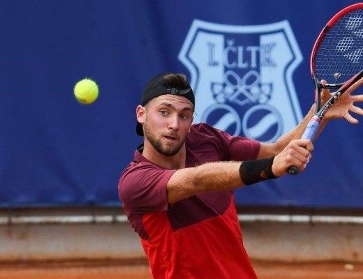 Patrik Rikl ukázal zlatou ruku... (Foto: I. ČLTK Praha/Martin Sidorják)