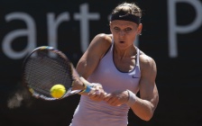 Hluboké dýchaní, tak jak předvádí například Lucie Šafářová, je důležité i při výměnách <br>(Foto: Tennis Arena / Martin Sidorják)