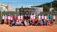 Dievčatá pri rannom nástupe v TK Spišská N. Ves<br>(Foto: Michal Buza)