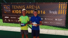 Hynek Bartoň (vlevo) ve Frýdku-Místku neztratil ani set (Foto: Foto: Tennis Arena / Tomáš Matoušek)